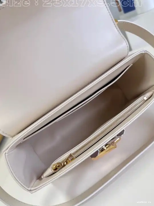 WIS MM LOUIS VUITTON TWIST 0508